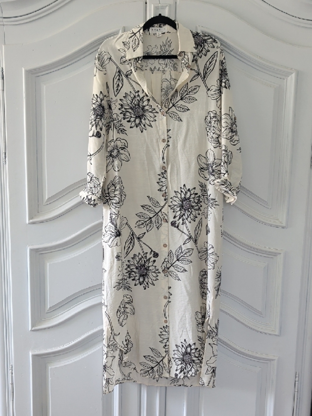 White Floral Button-Front  Dress with pockets. never worn